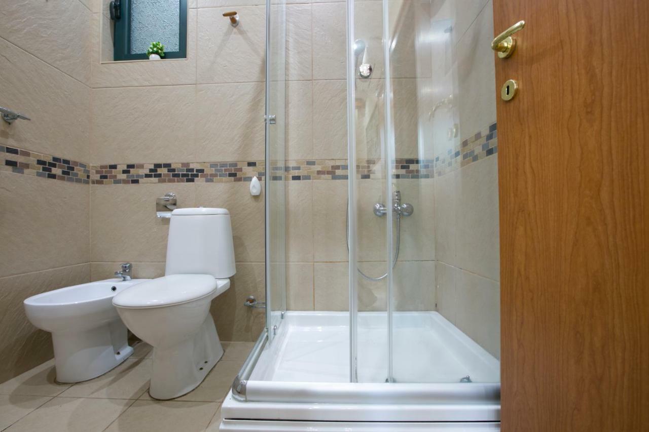 Apartments Holiday Lux Sutomore Bagian luar foto