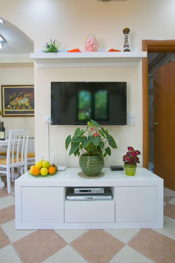 Apartments Holiday Lux Sutomore Bagian luar foto